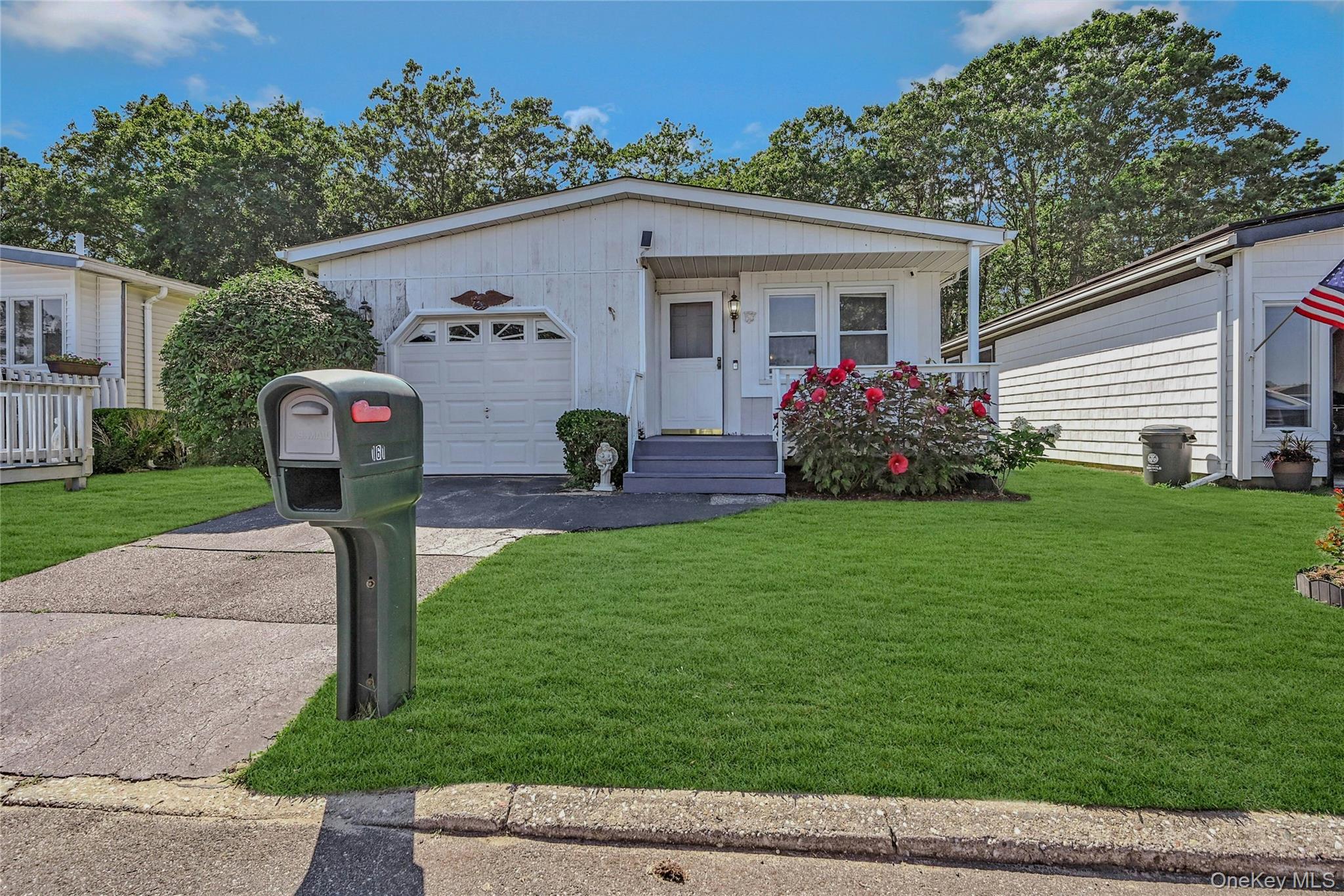161 Village Circle W # 161, Manorville, NY 11949