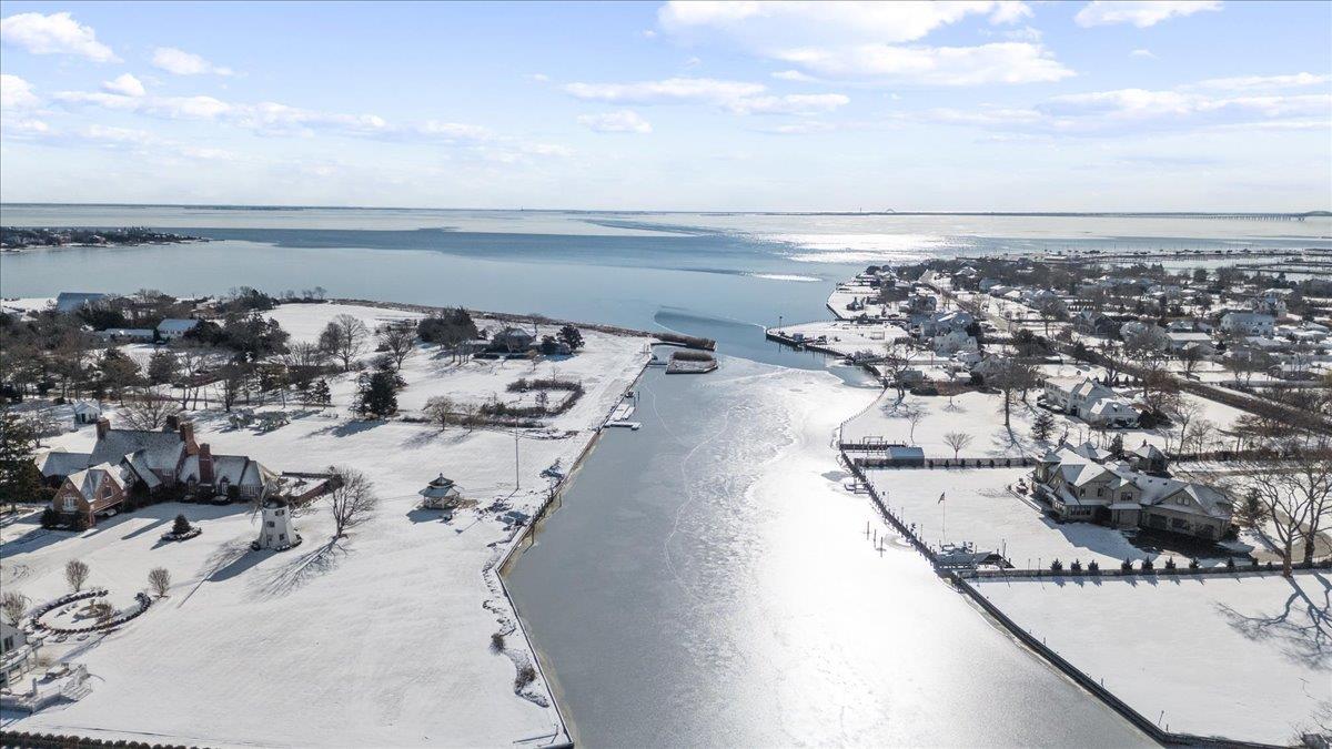 10 Angela Lane, Bay Shore, NY 11706
