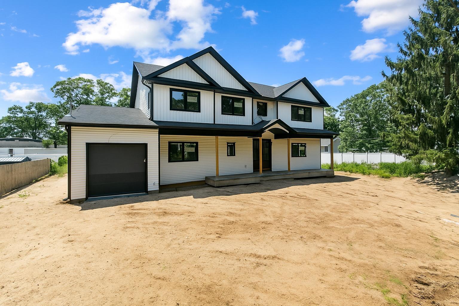 825 Weber Avenue, West Babylon, NY 11704