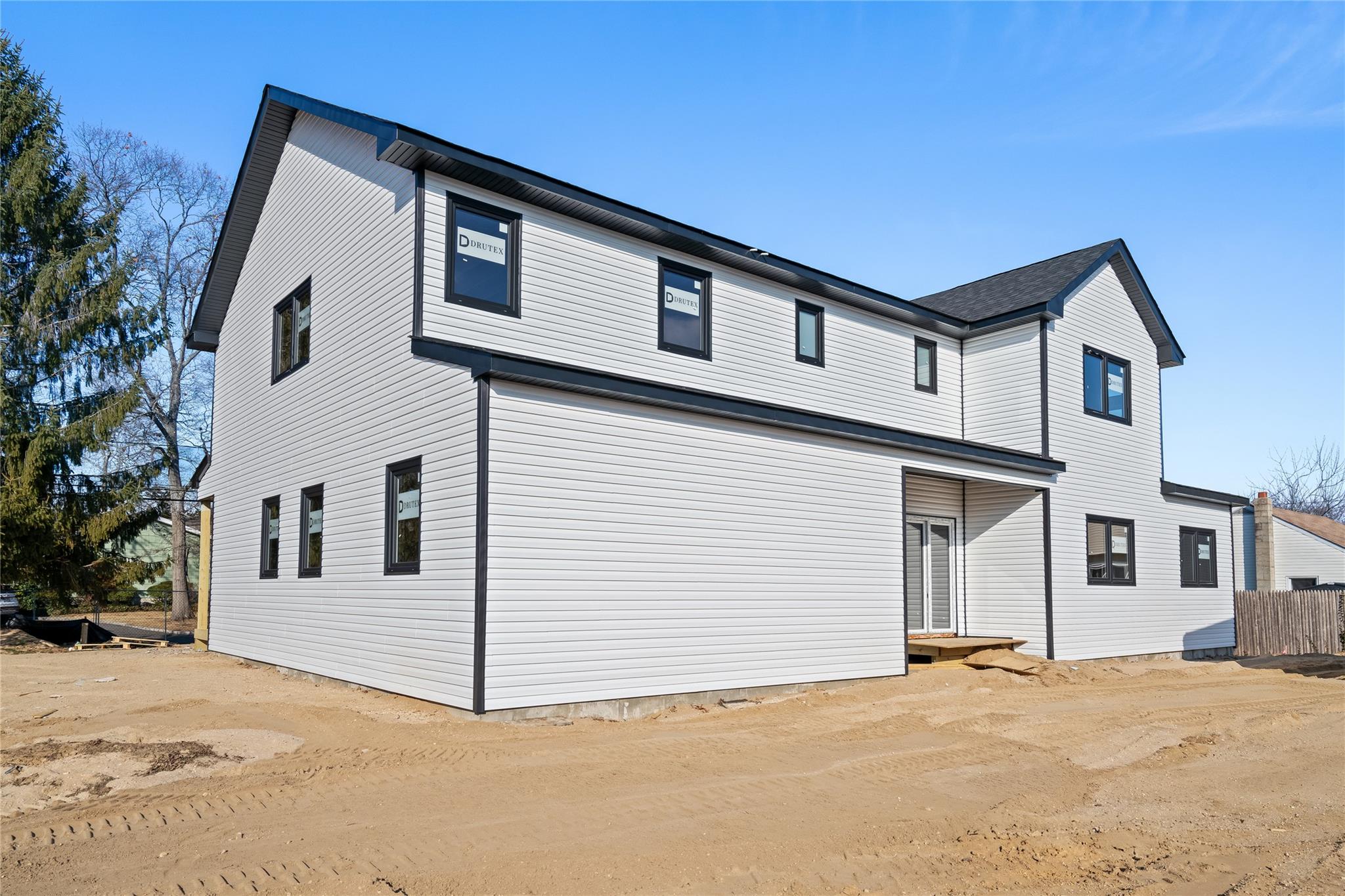 825 Weber Avenue, West Babylon, NY 11704