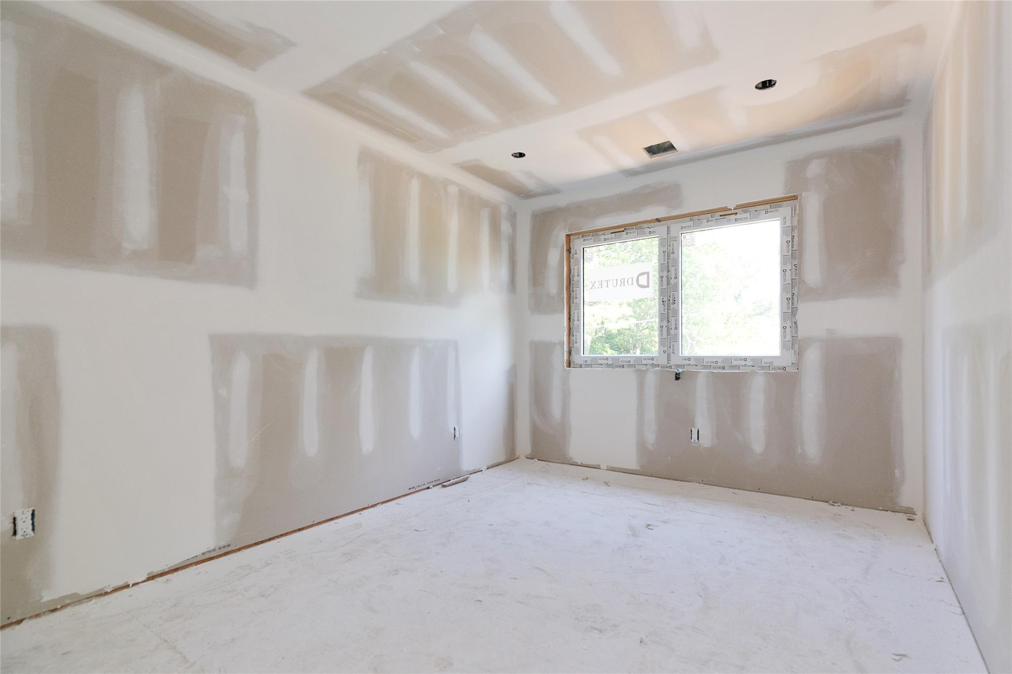 825 Weber Avenue, West Babylon, NY 11704