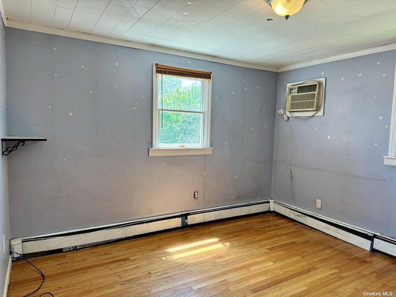 554 8th Avenue, New Hyde Park, NY 11040