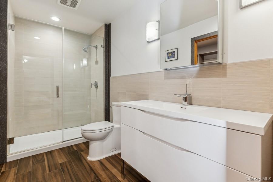 2905 Private Road, East Marion, NY 11939