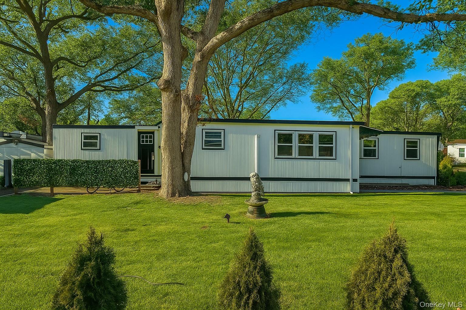 37 Hubbard Avenue # 85, Riverhead, NY 11901