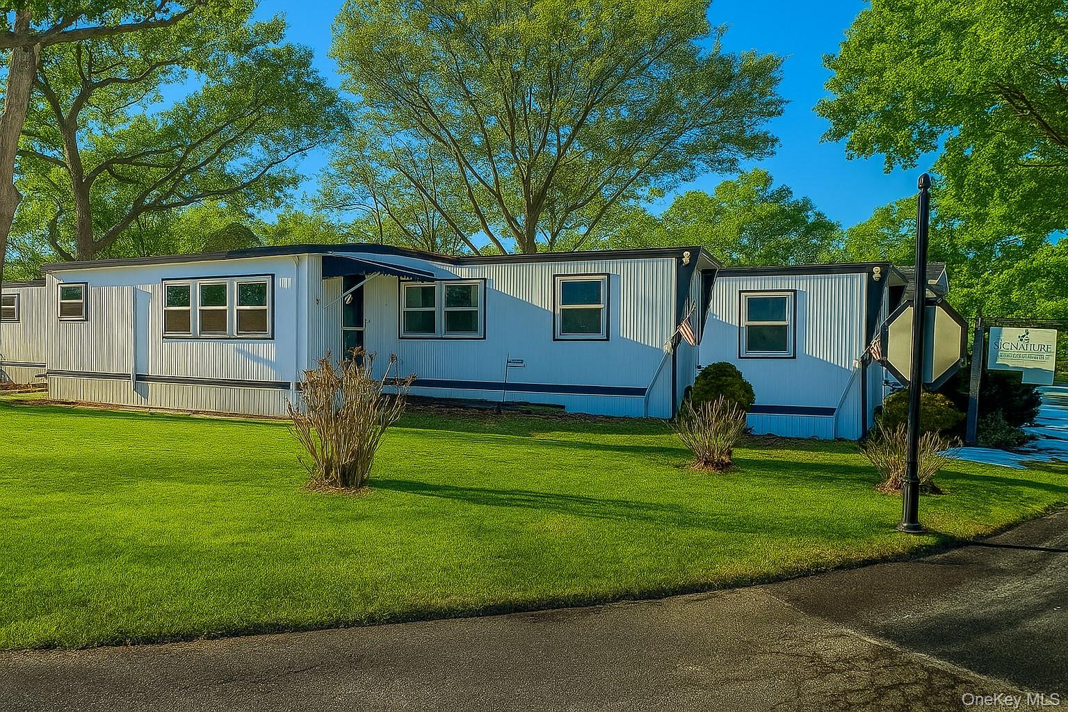 37 Hubbard Avenue # 85, Riverhead, NY 11901