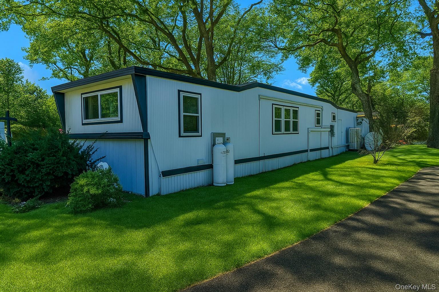 37 Hubbard Avenue # 85, Riverhead, NY 11901