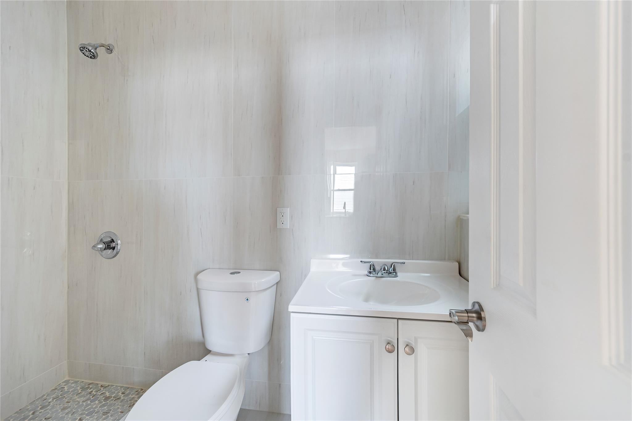 2547 Radcliff Avenue, Bronx, NY 10469