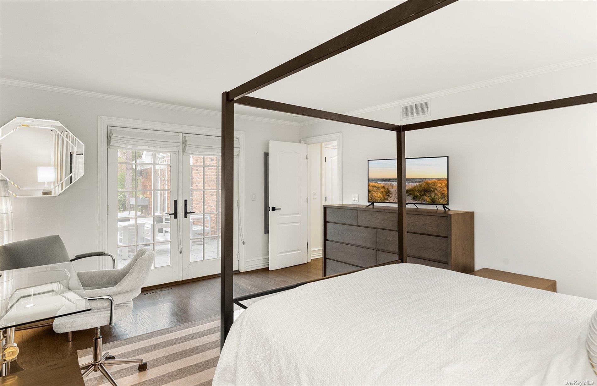 33 Park Circle, Quogue, NY 11959