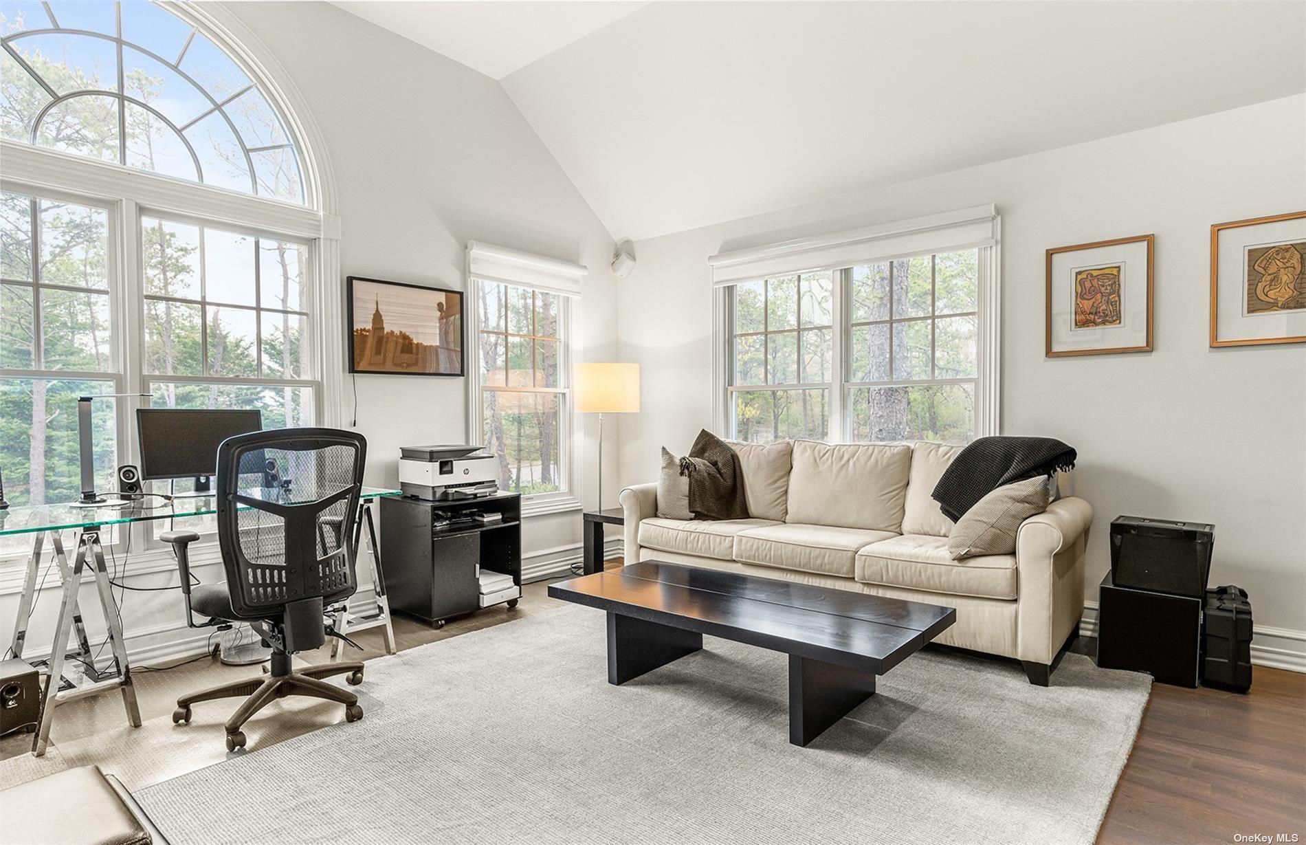 33 Park Circle, Quogue, NY 11959