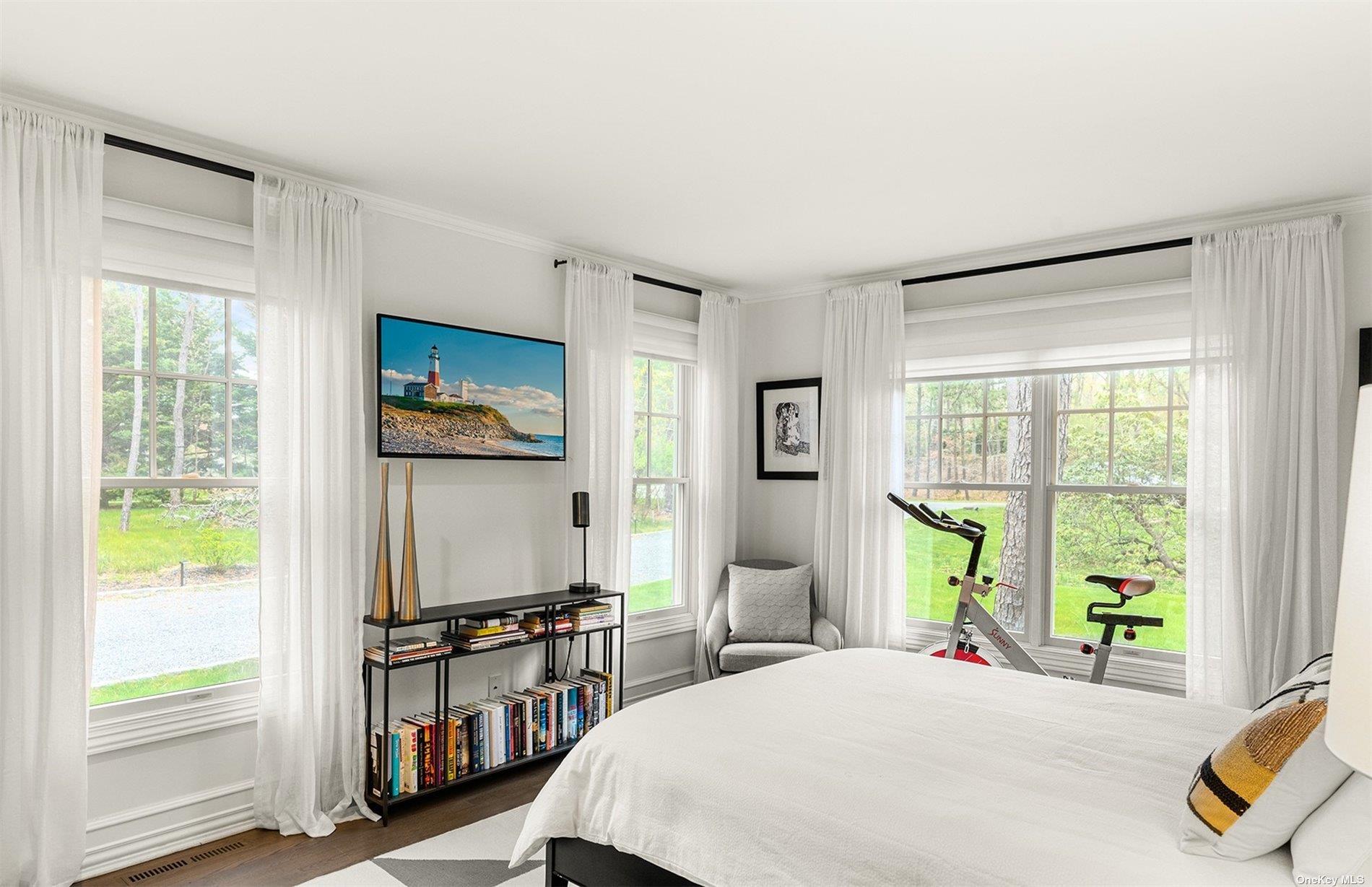 33 Park Circle, Quogue, NY 11959