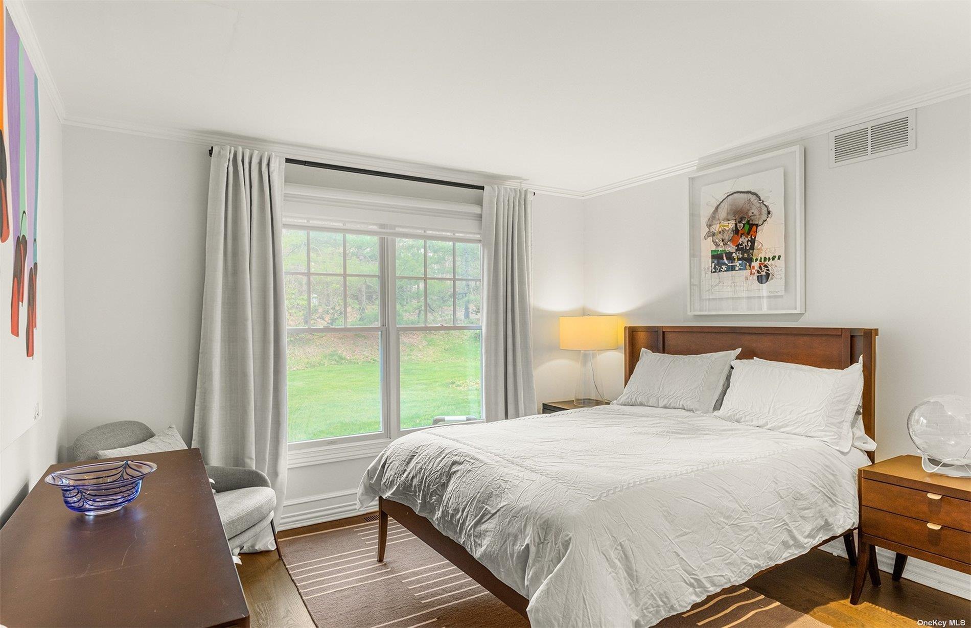 33 Park Circle, Quogue, NY 11959