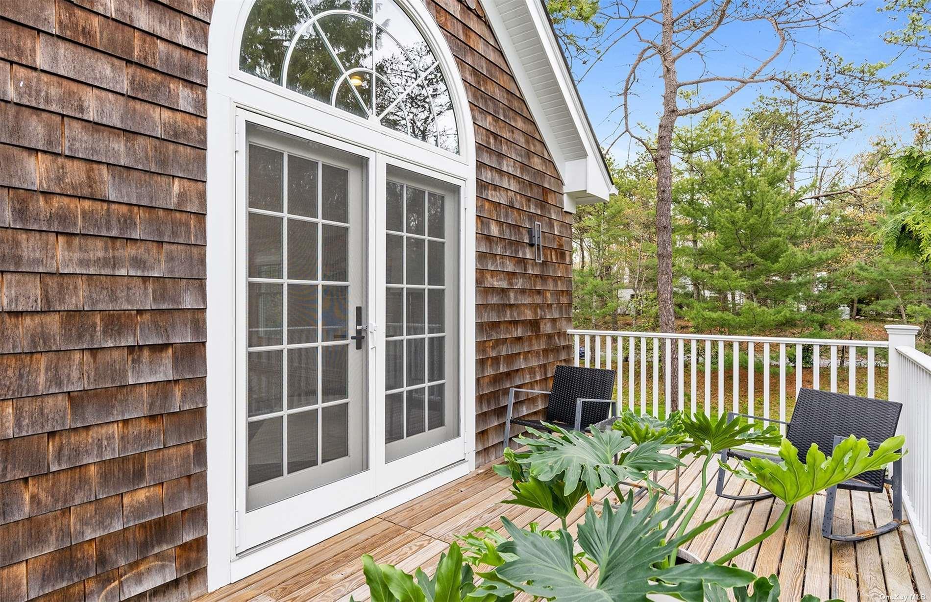 33 Park Circle, Quogue, NY 11959