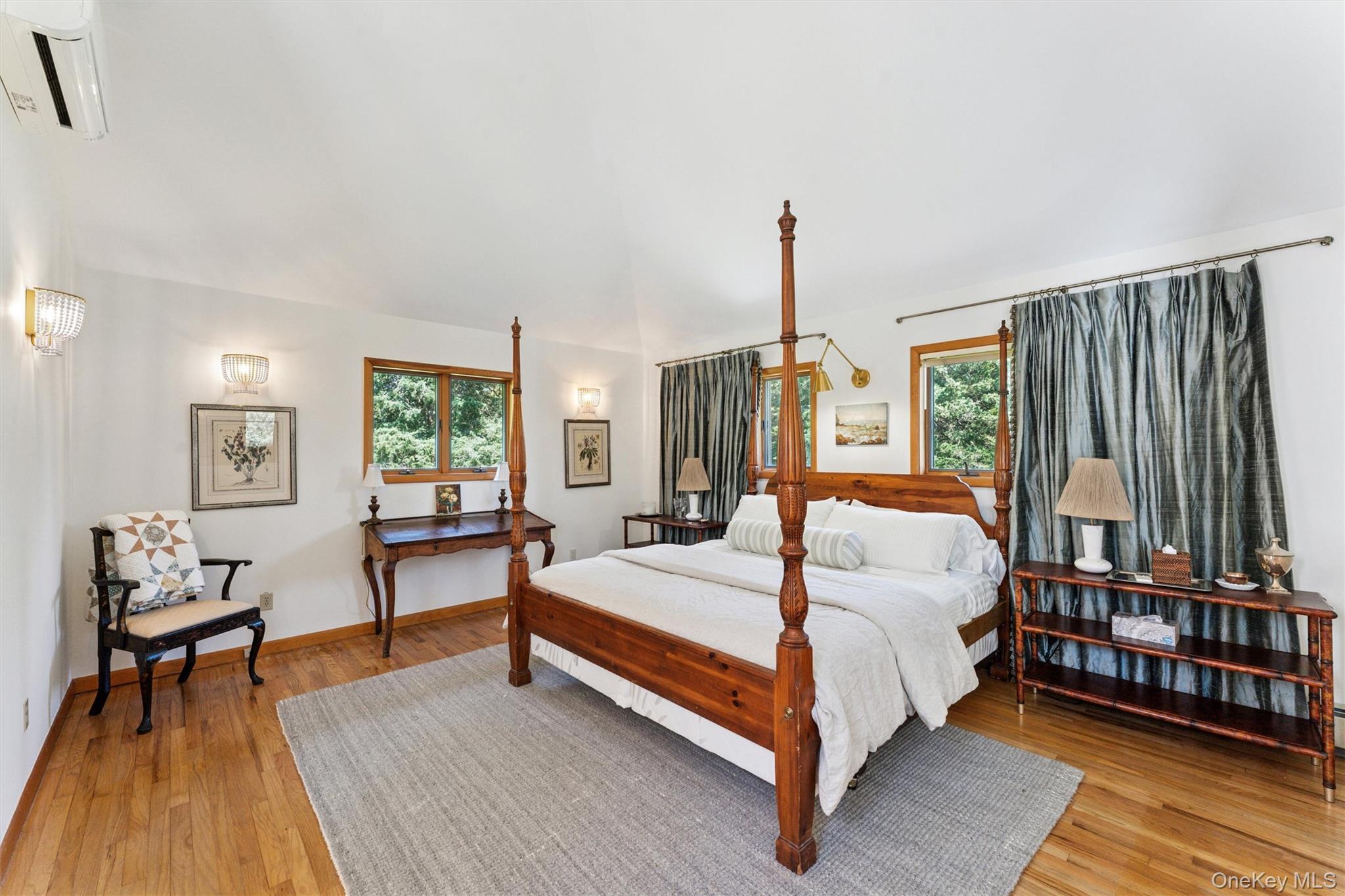 18 Quogo Neck Lane, Quogue, NY 11959