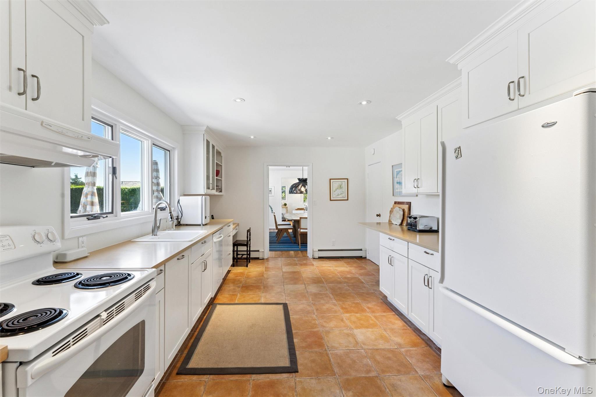 18 Quogo Neck Lane, Quogue, NY 11959