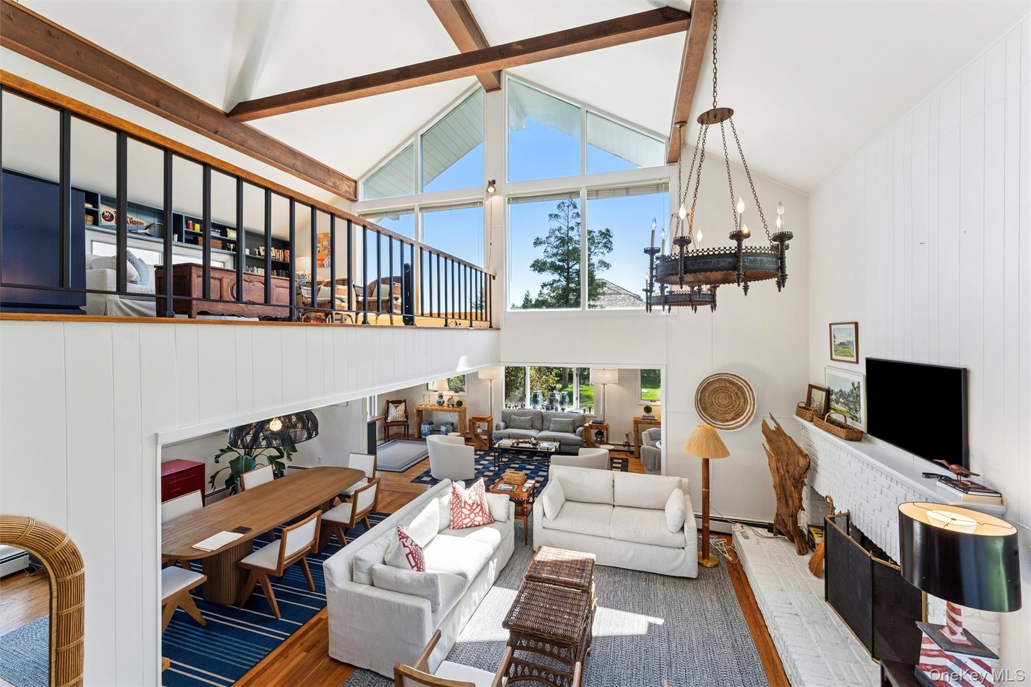 18 Quogo Neck Lane, Quogue, NY 11959