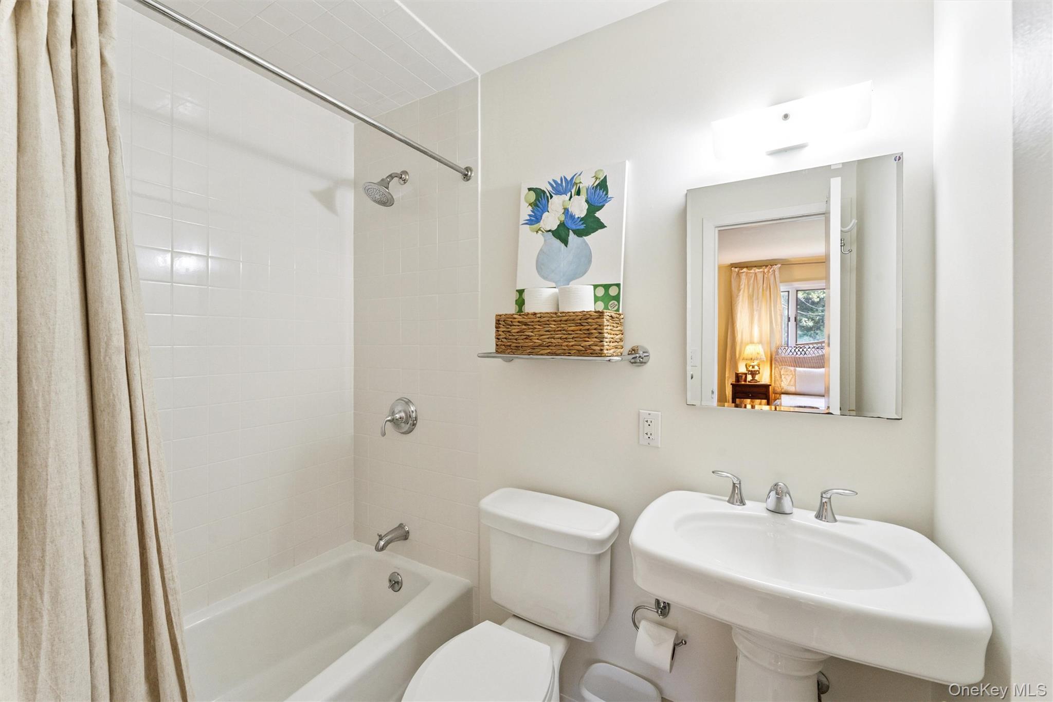 18 Quogo Neck Lane, Quogue, NY 11959