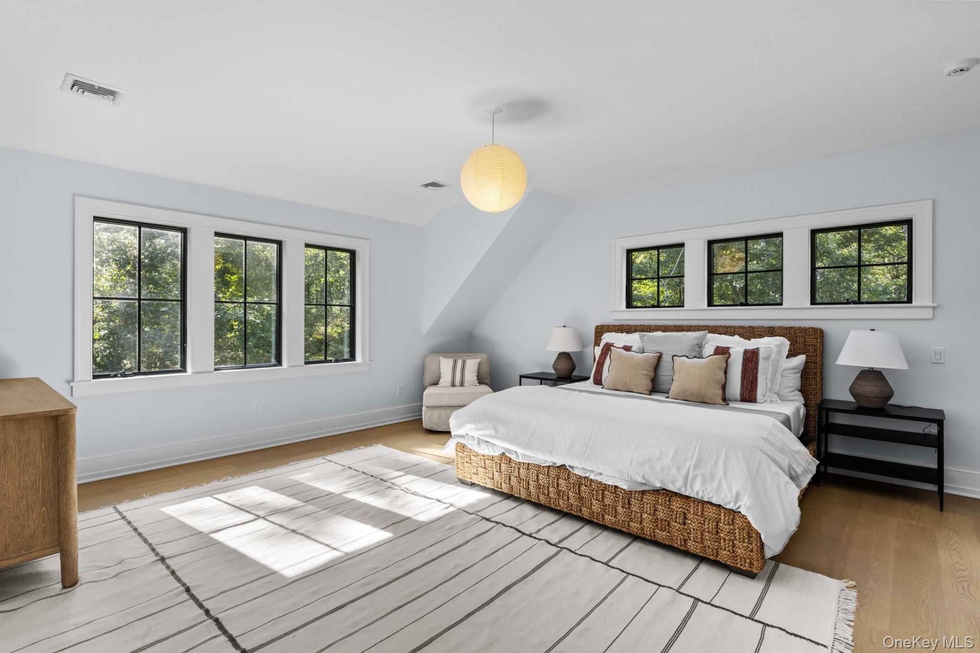 11 Old School House Lane, East Hampton, NY 11937