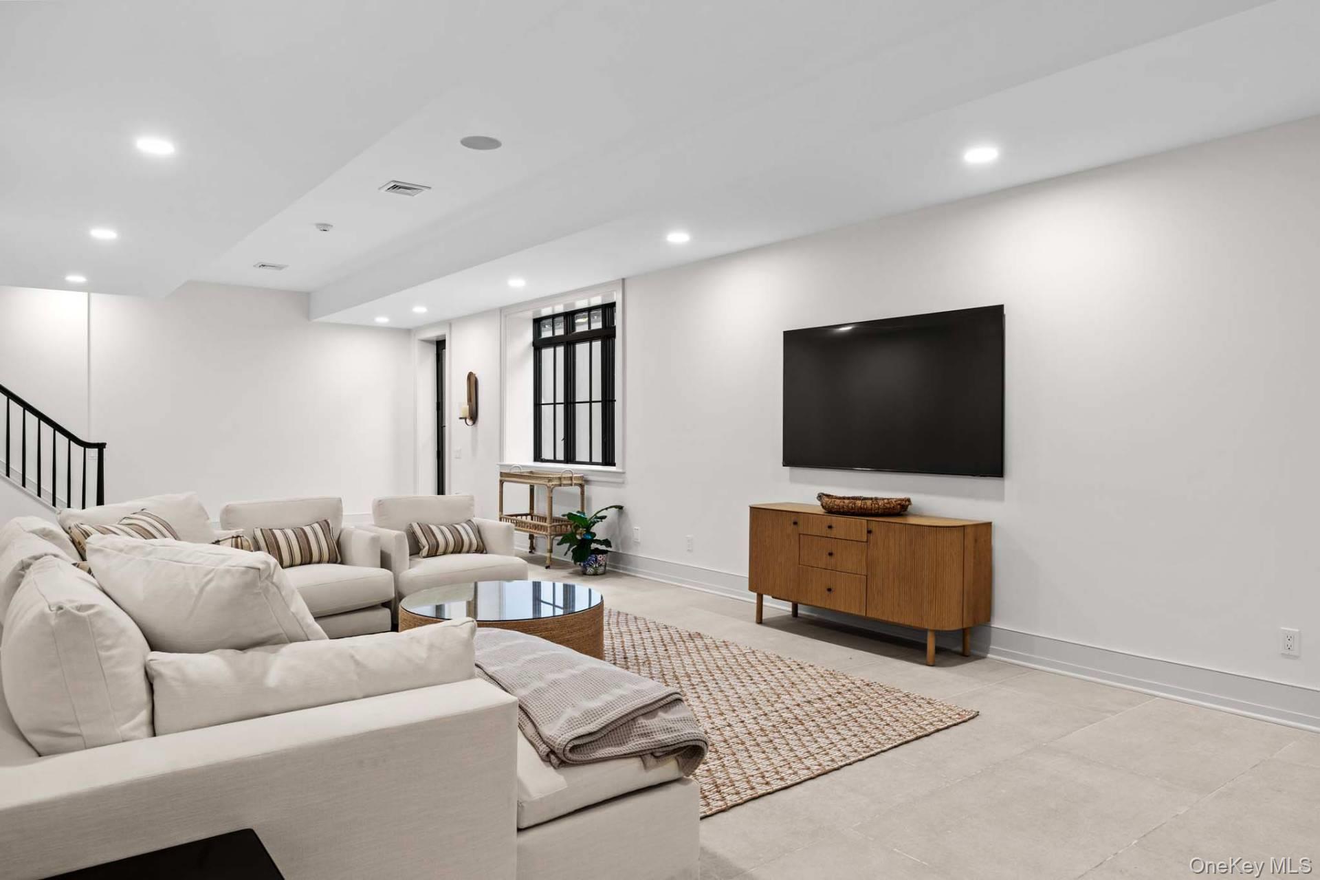 11 Old School House Lane, East Hampton, NY 11937