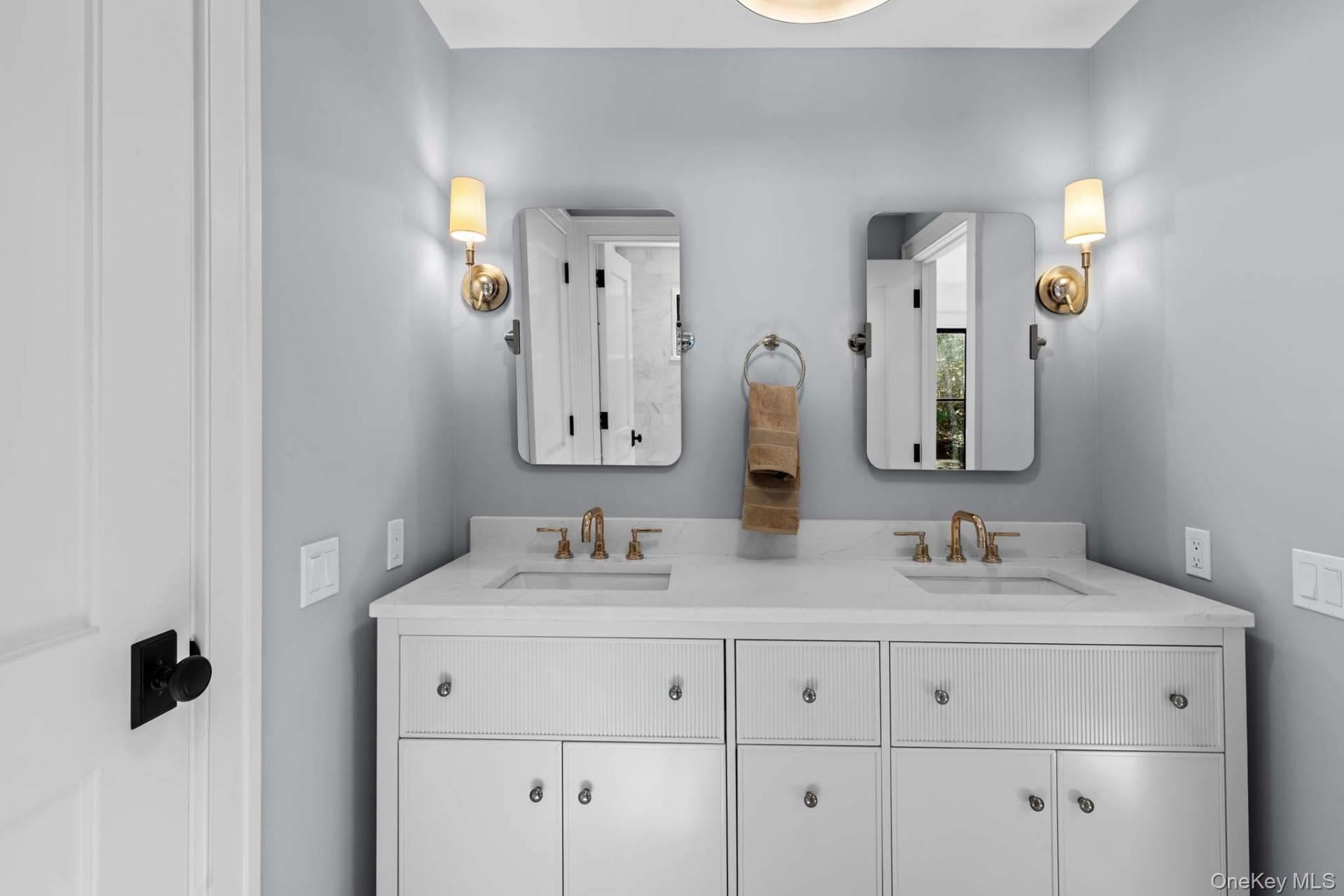 11 Old School House Lane, East Hampton, NY 11937