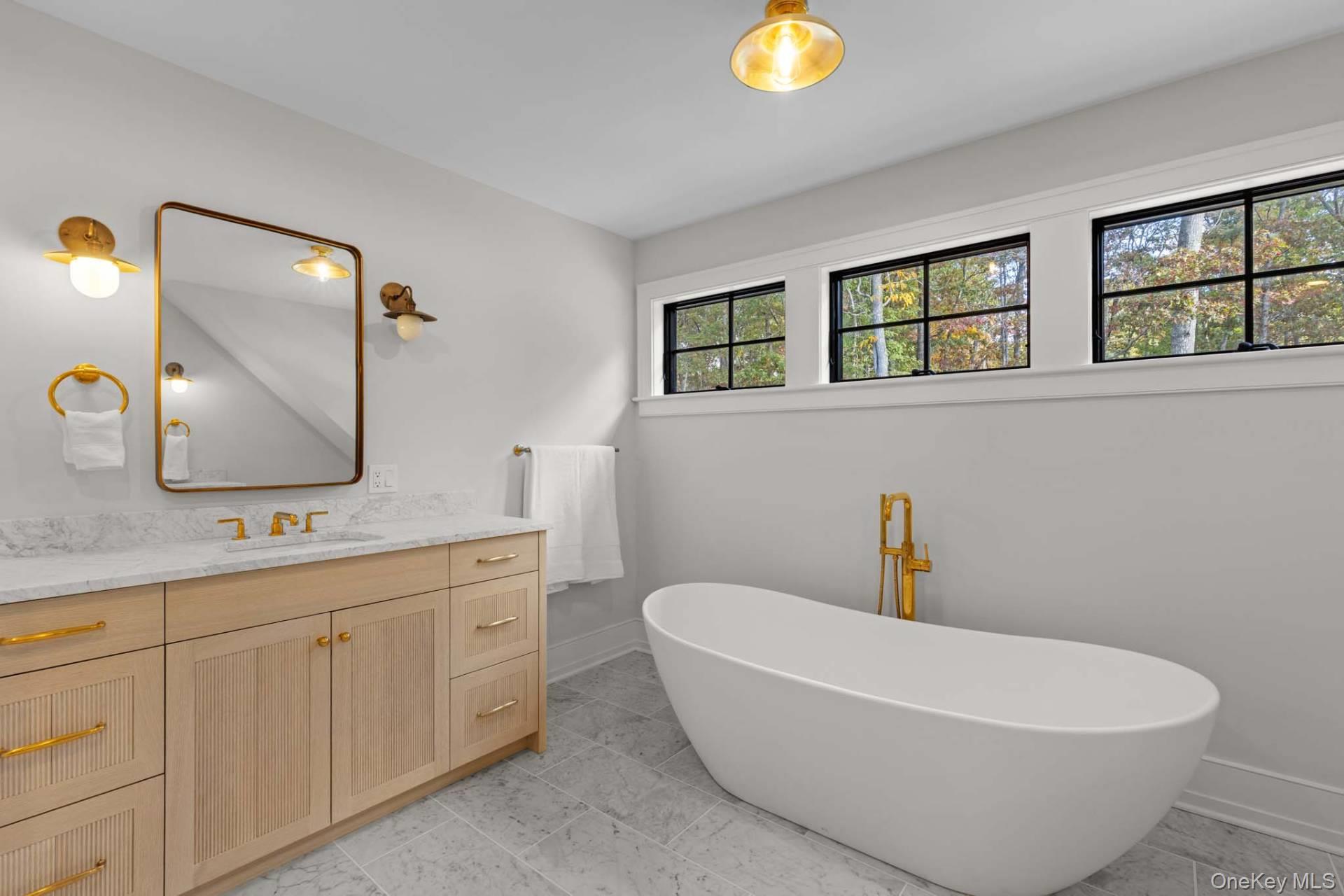 11 Old School House Lane, East Hampton, NY 11937