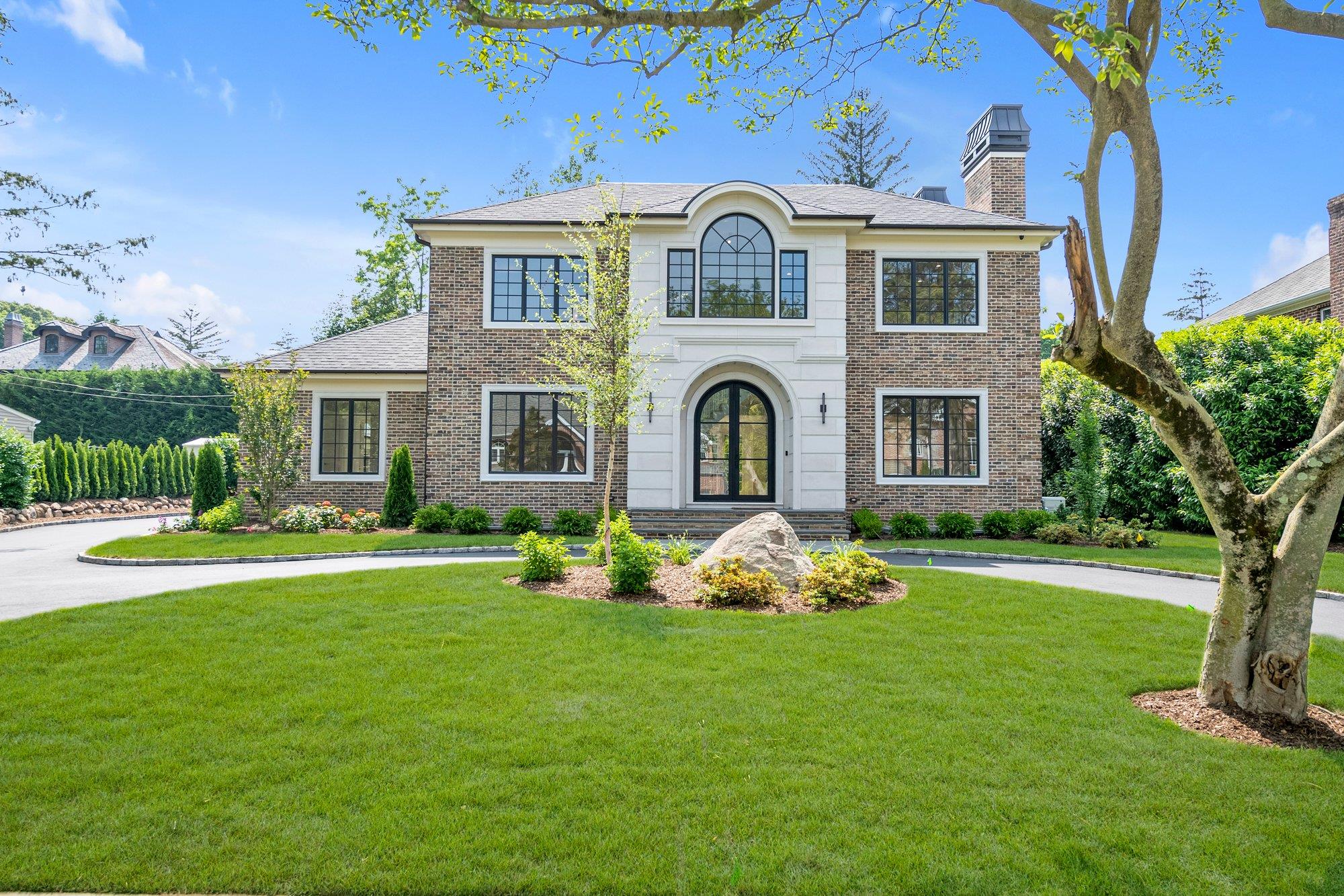 85 Dorchester Drive, Manhasset, NY 11030