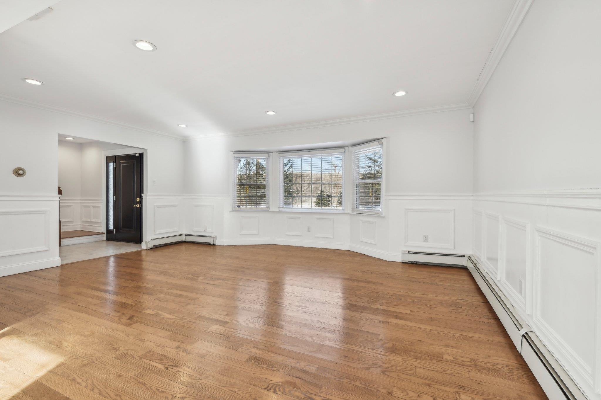 4 Main Avenue, Garden City, NY 11530