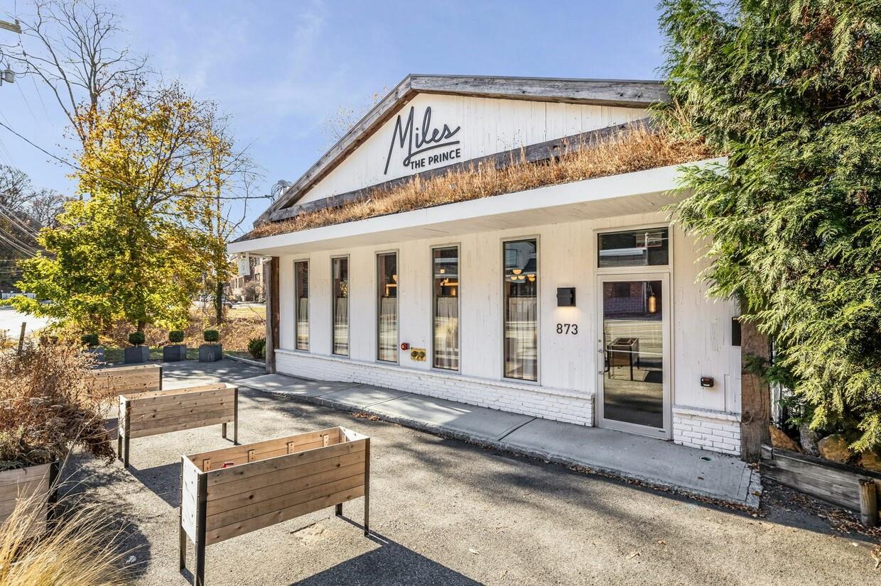 873 N Broadway, White Plains, NY 10603