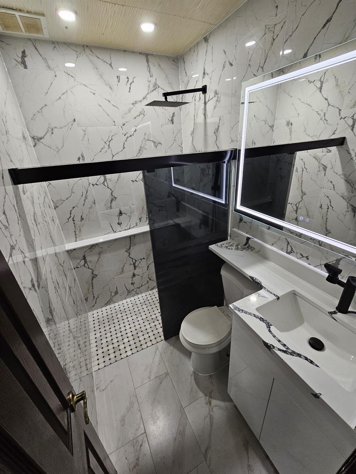 83-20 141st # 1, Briarwood, NY 11435