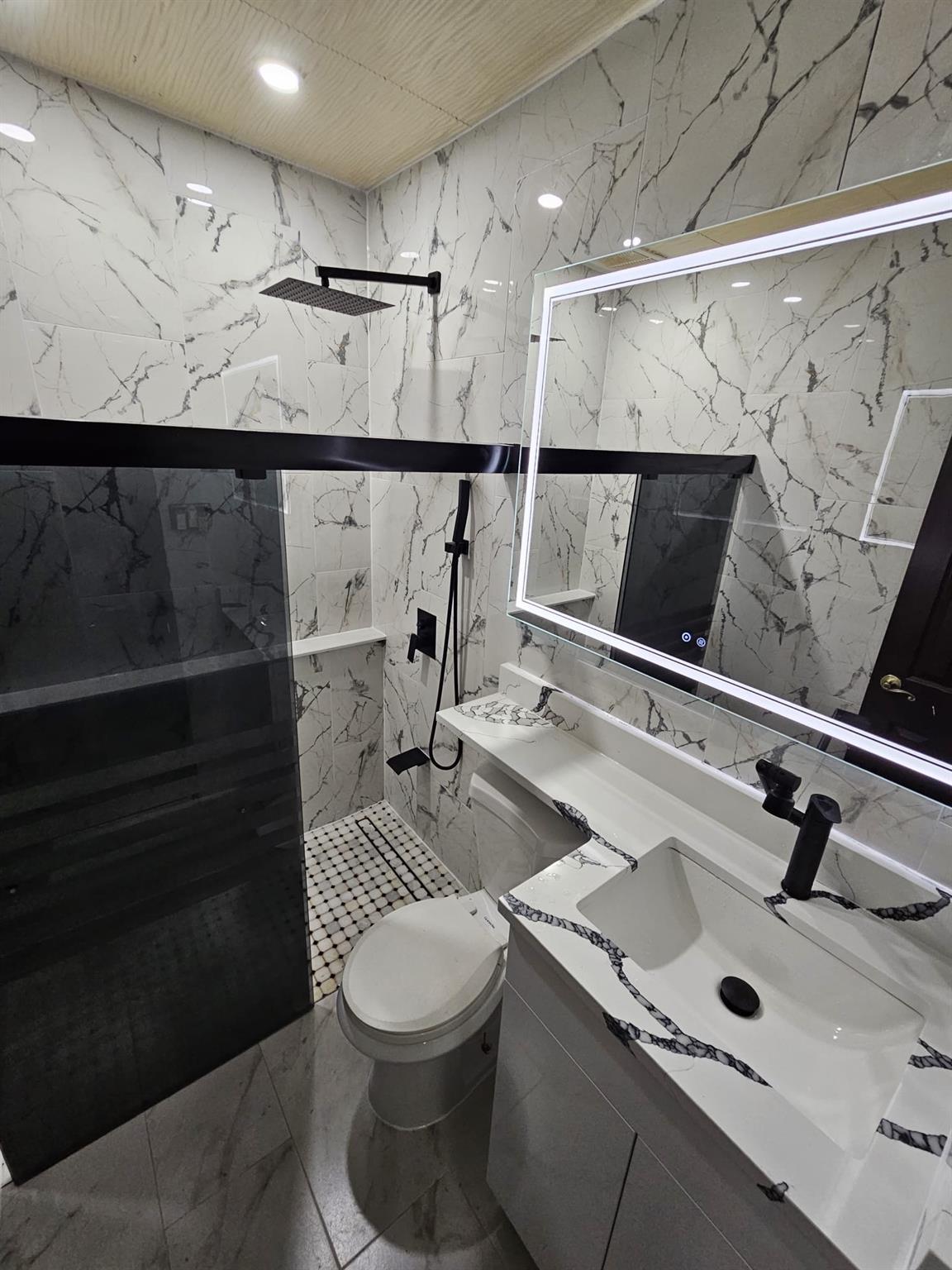 83-20 141st # 1, Briarwood, NY 11435