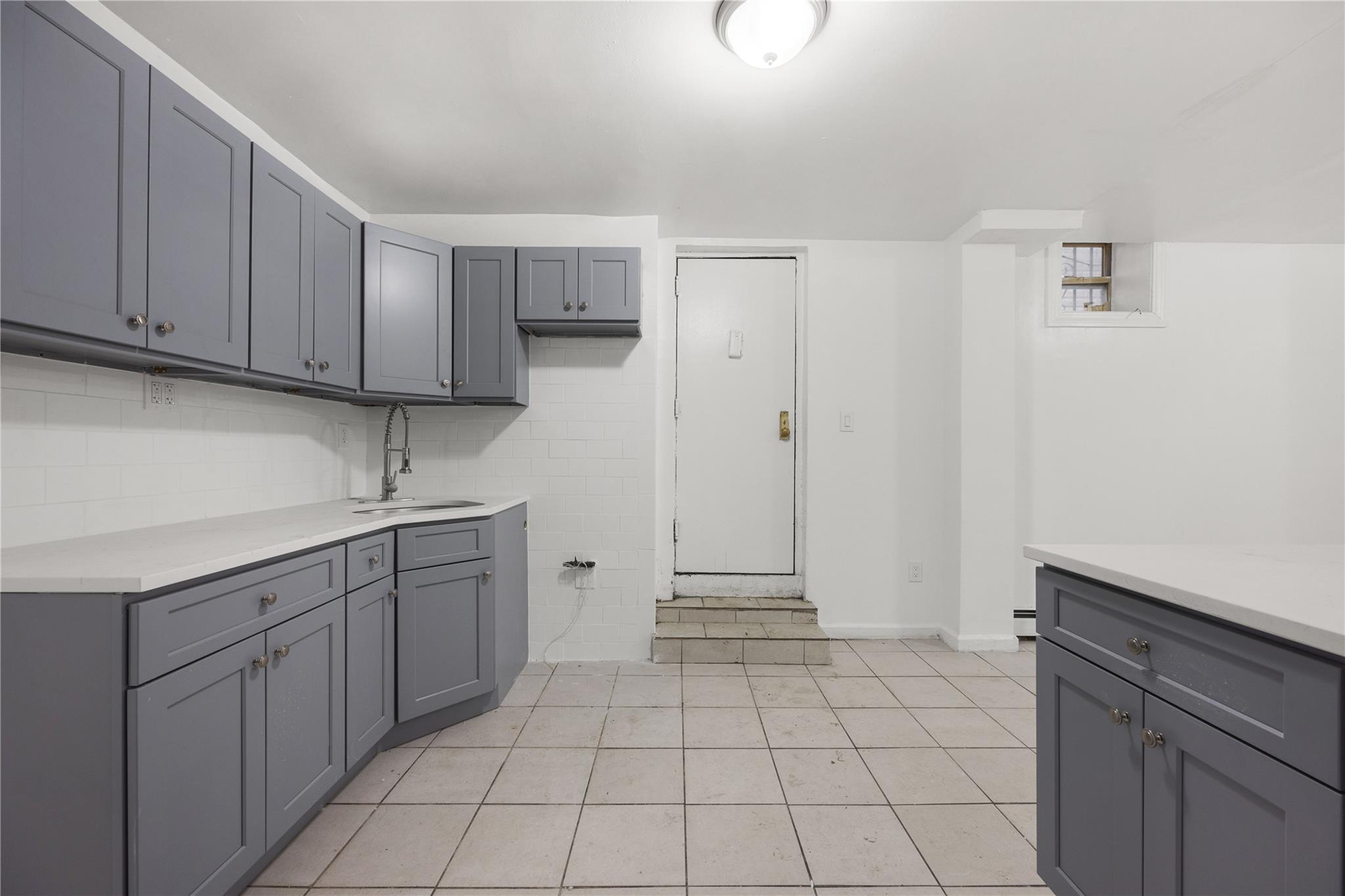 2039 Washington Ave, Bronx, NY 10457