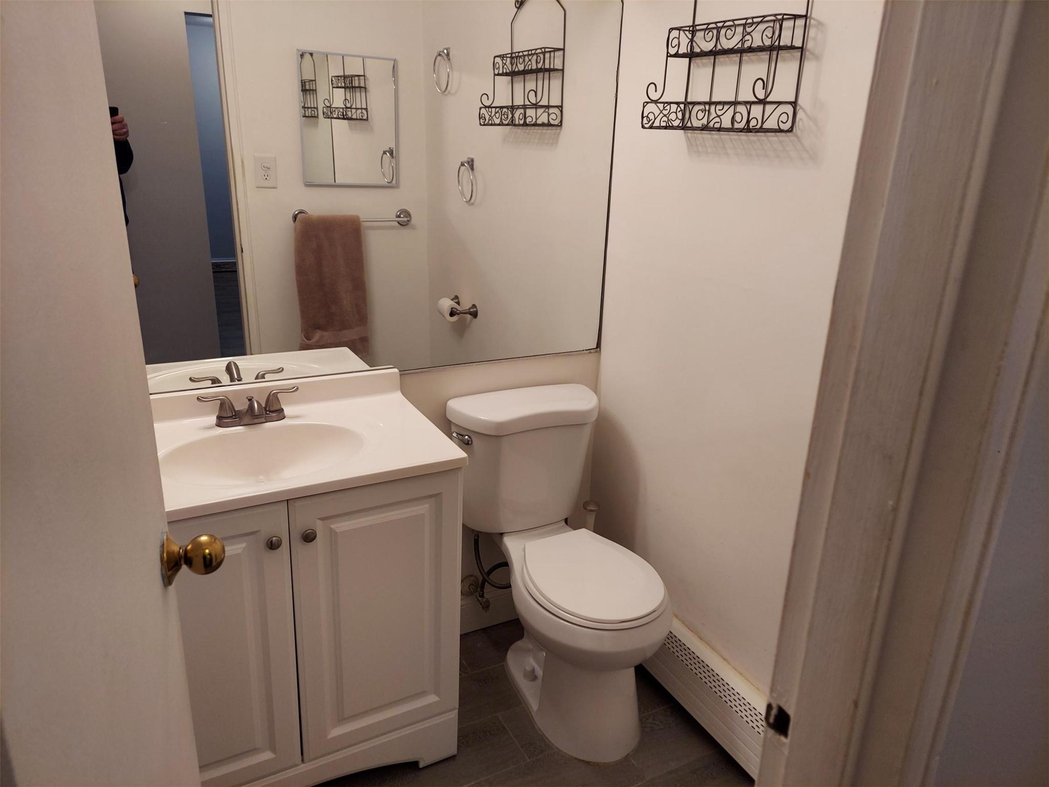 49 Mildred Place # 4A, North Babylon, NY 11703