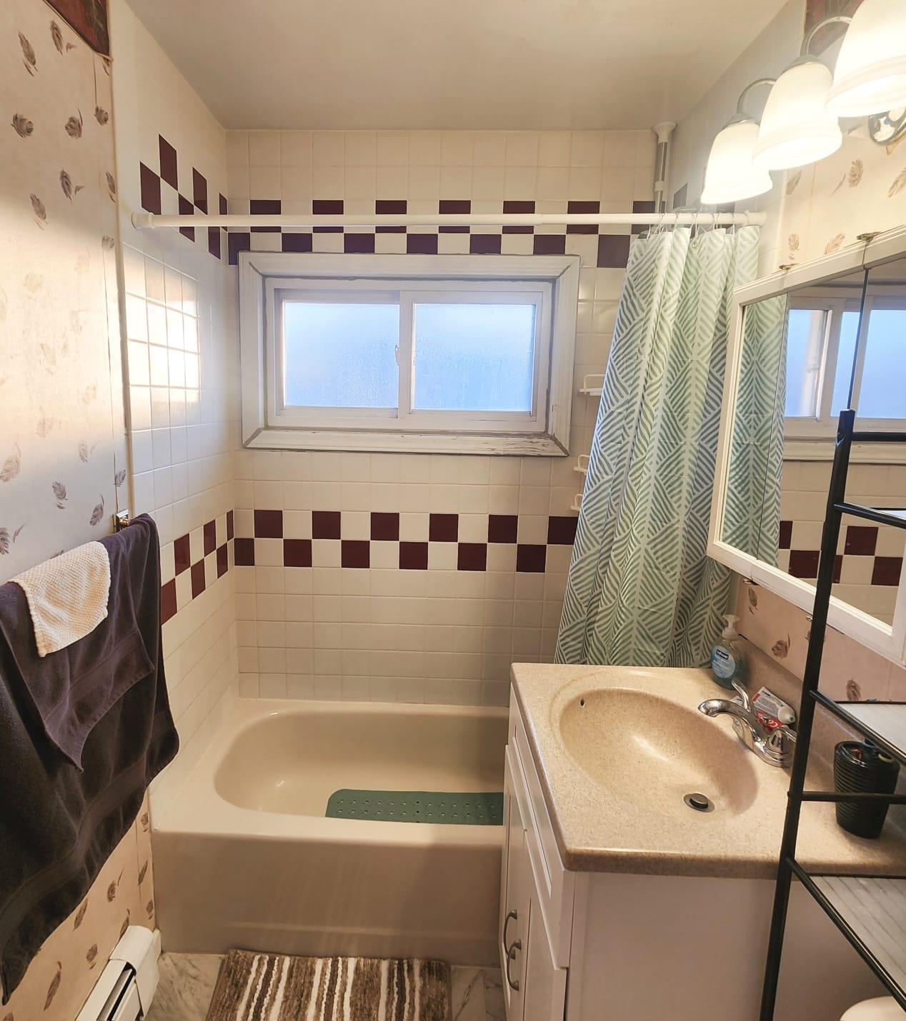 83 Hardy Lane, Westbury, NY 11590