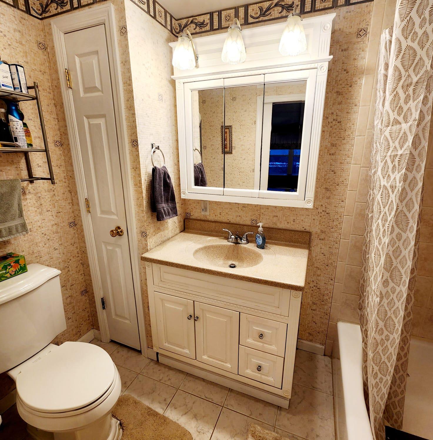 83 Hardy Lane, Westbury, NY 11590