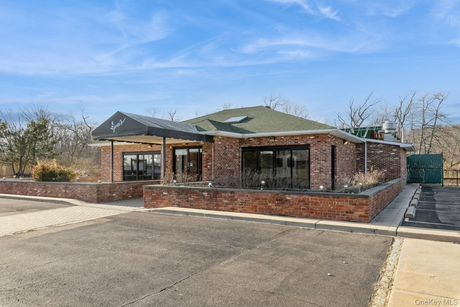 62375 Main Road, Southold, NY 11971