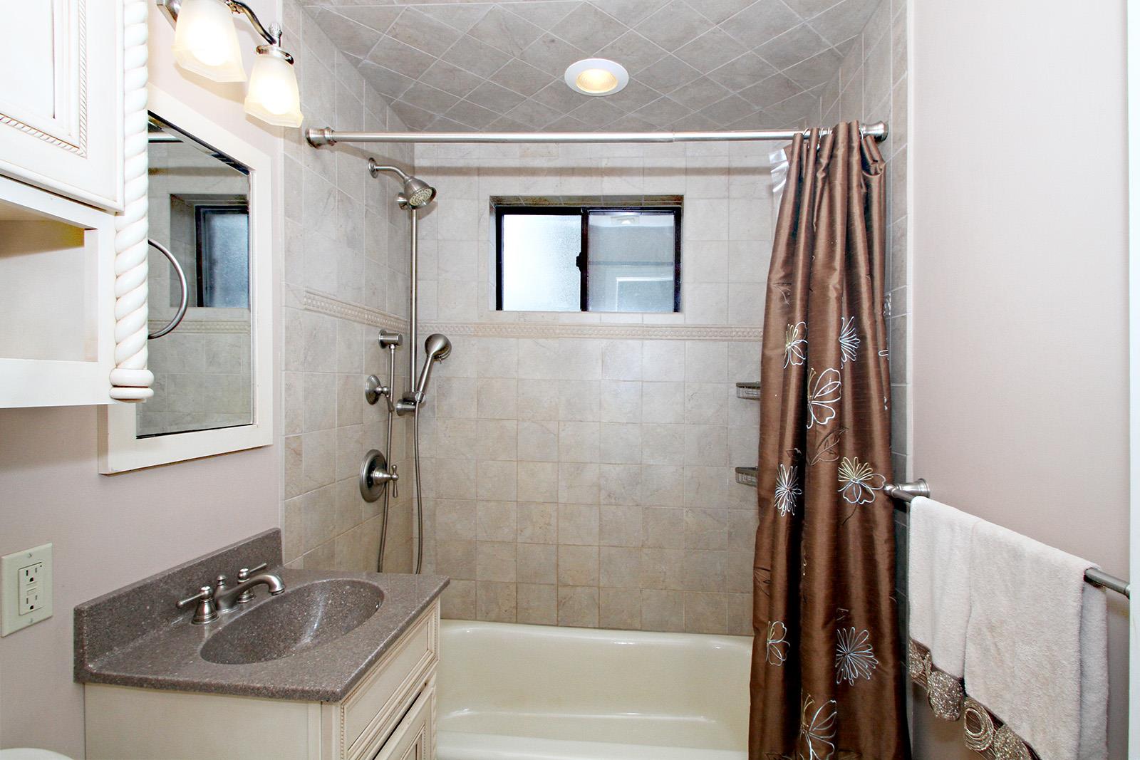 129 Fifteenth Street # B2, Garden City, NY 11530