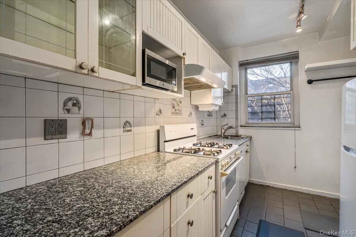 78-10 34 Avenue # 4E, Jackson Heights, NY 11372