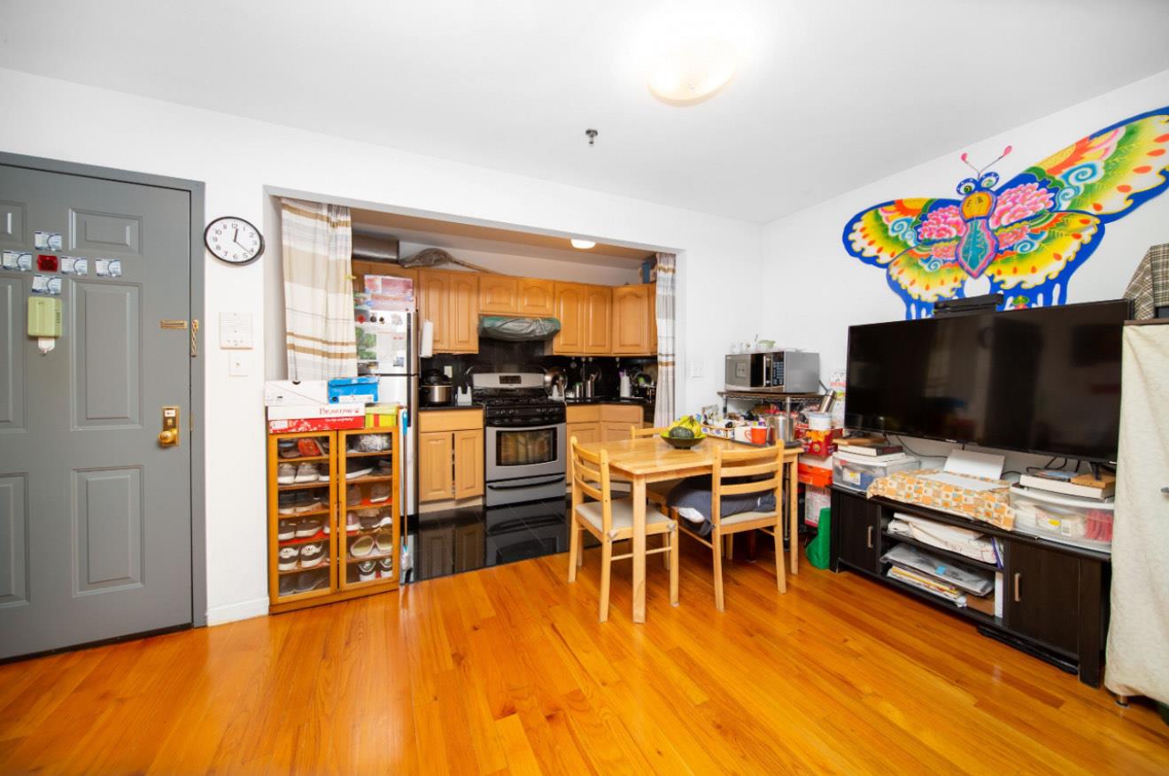 37-33 107th St # 2A, Corona, NY 11368