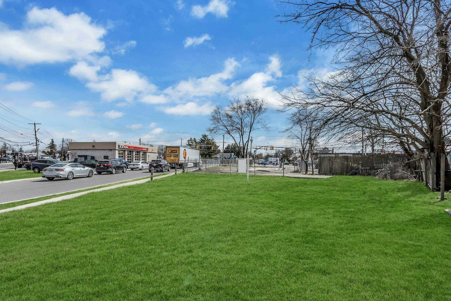 899 Old Country Road, Westbury, NY 11590