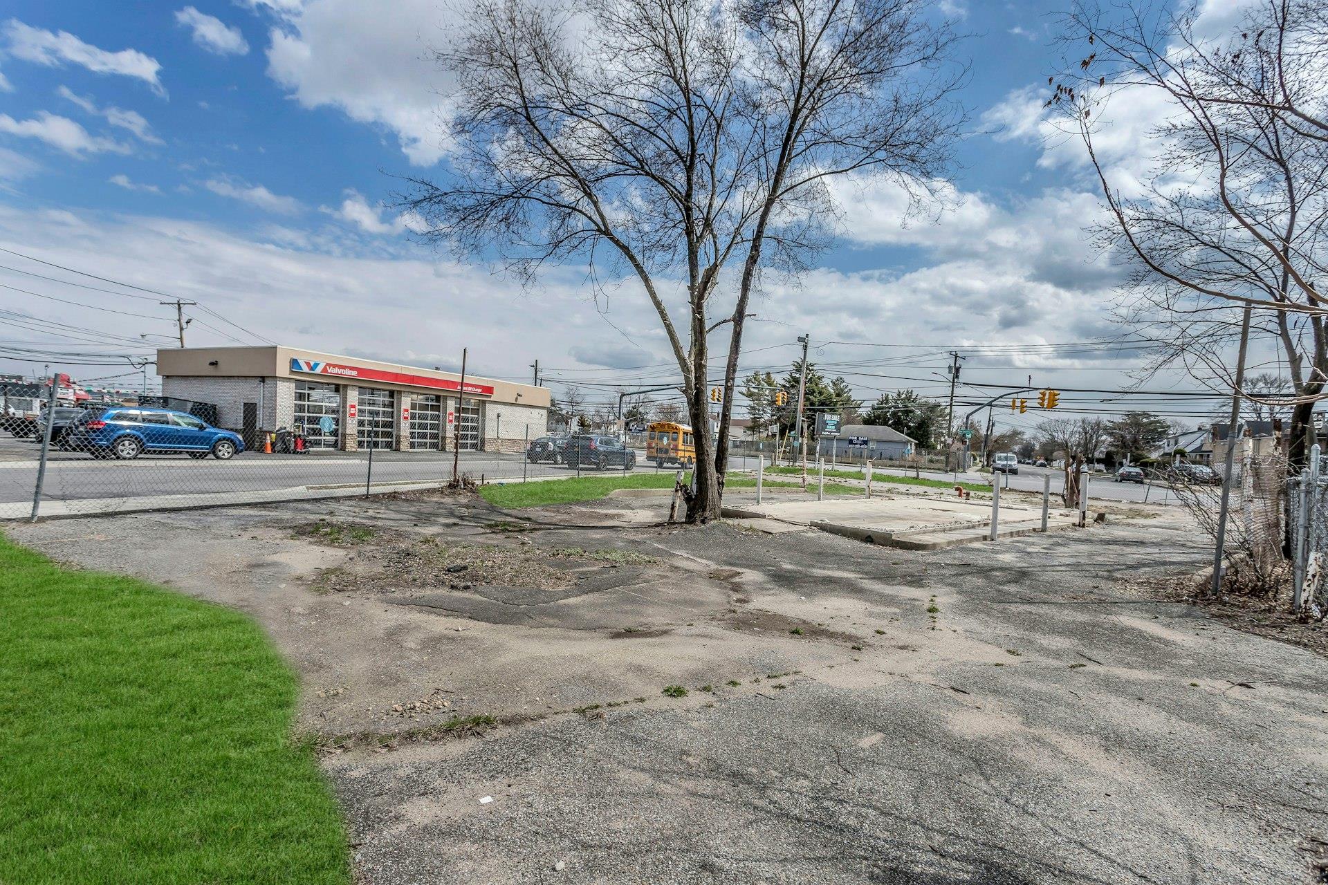 899 Old Country Road, Westbury, NY 11590