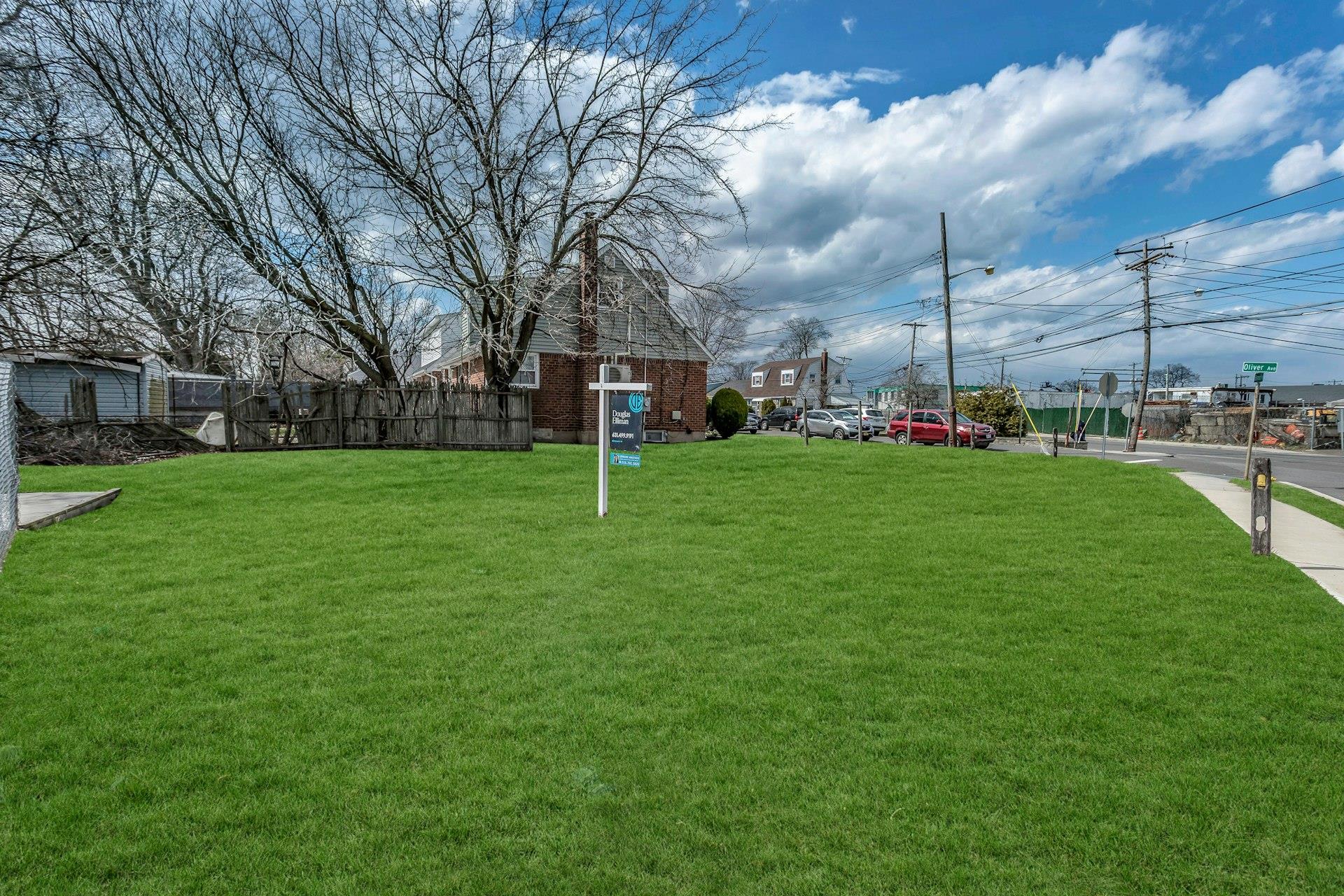 899 Old Country Road, Westbury, NY 11590