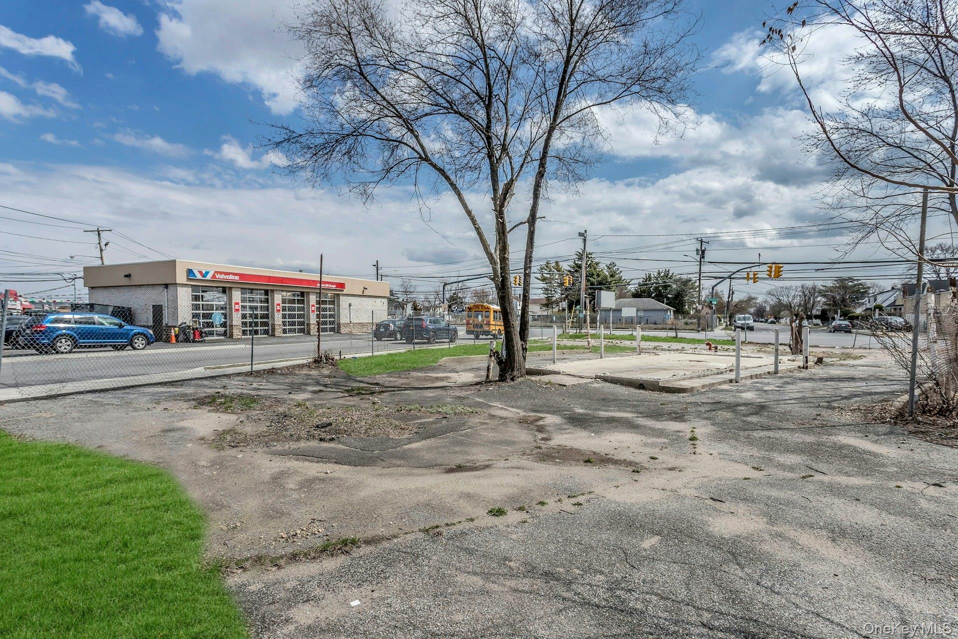 899 Old Country Road, Westbury, NY 11590