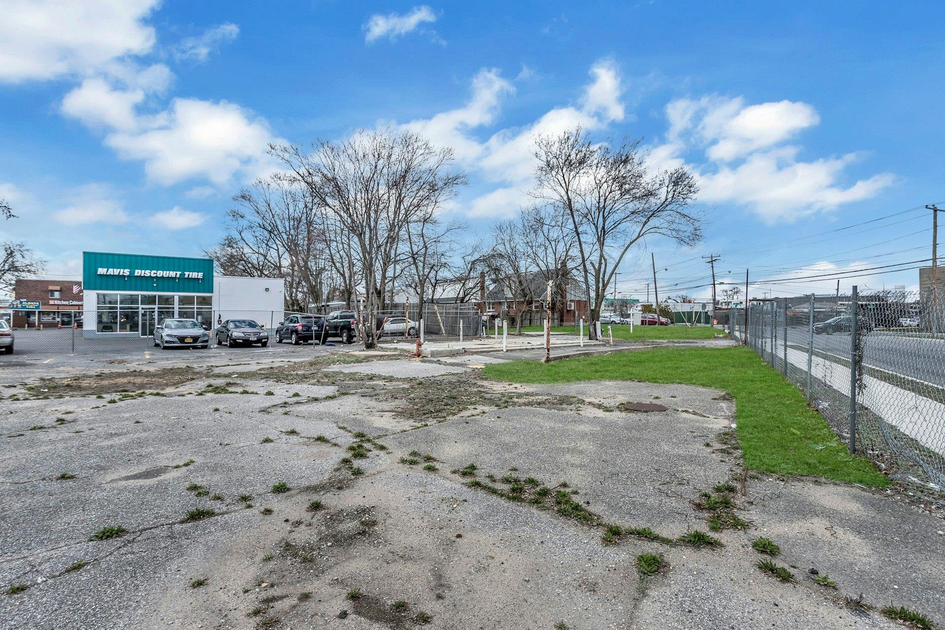 899 Old Country Road, Westbury, NY 11590