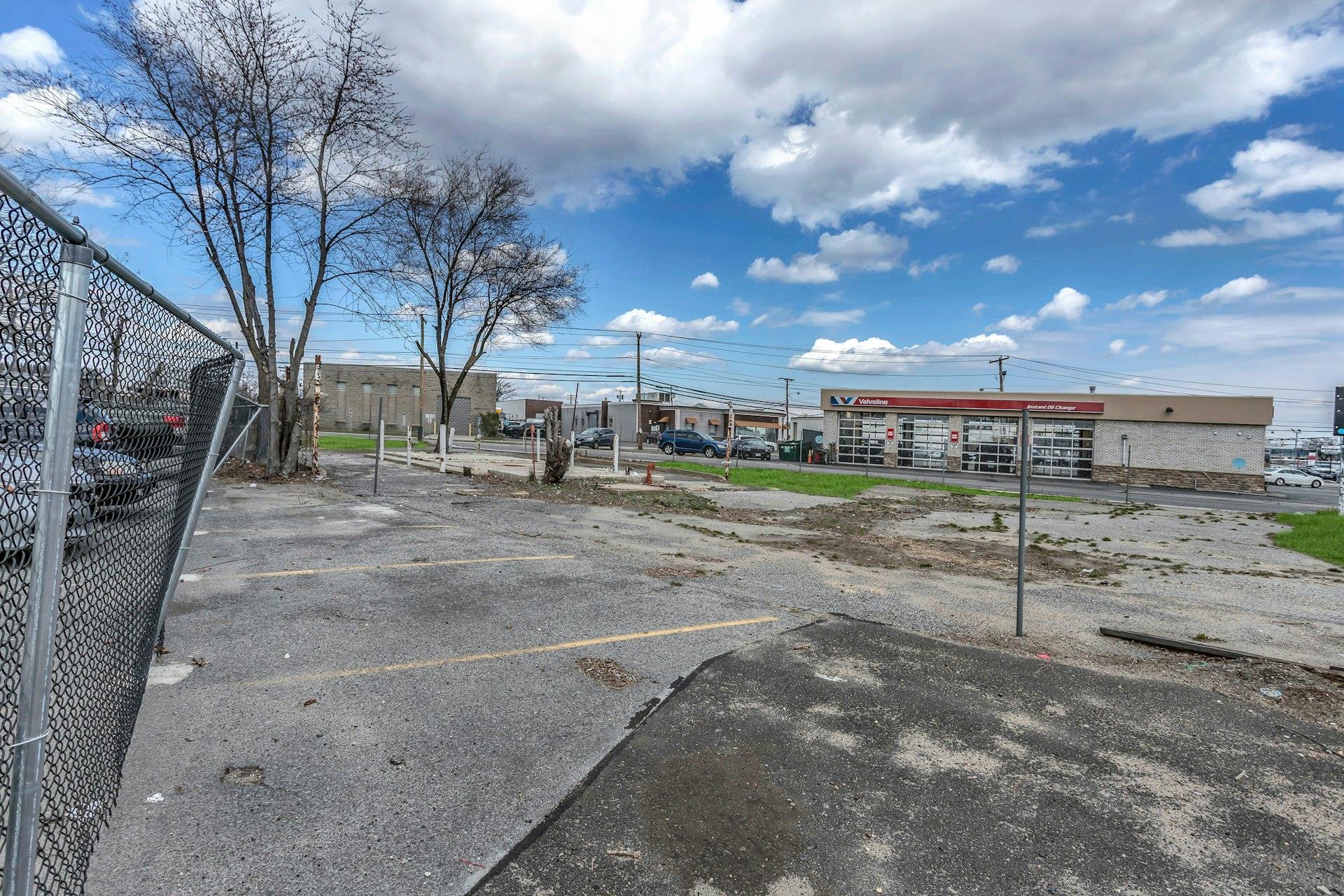 899 Old Country Road, Westbury, NY 11590