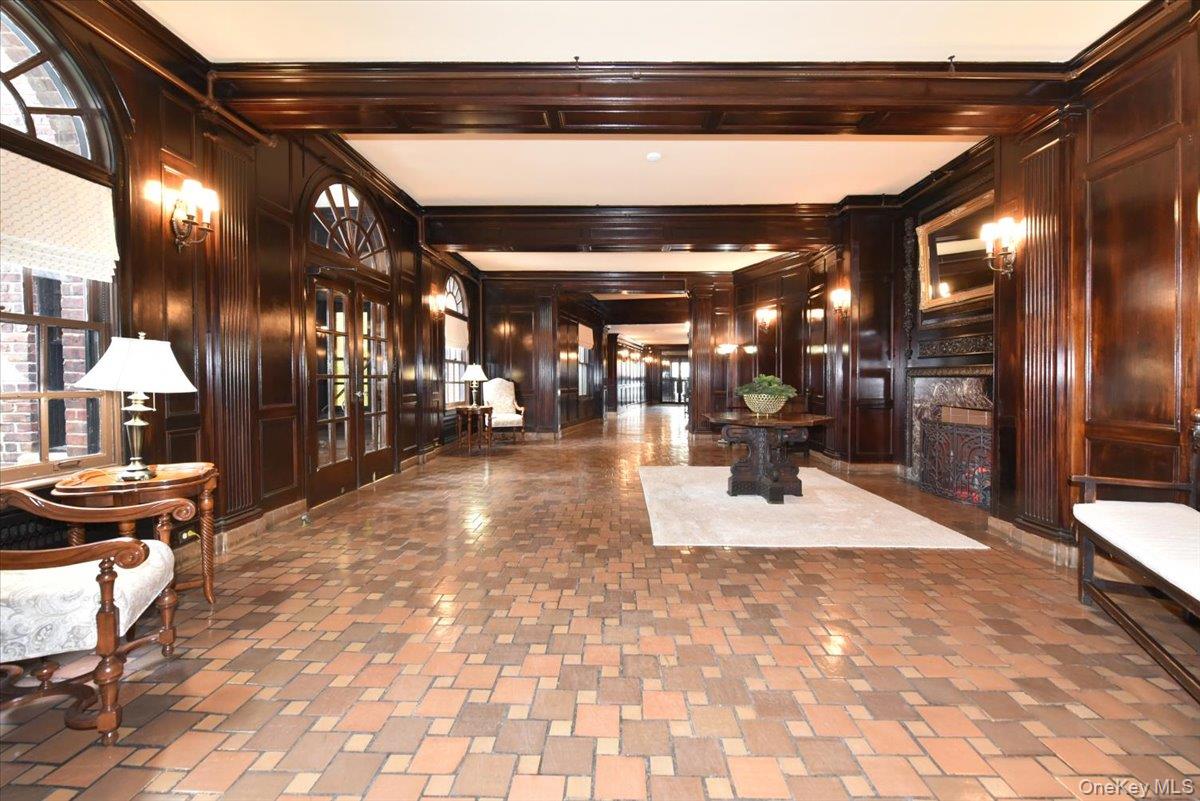 8 BARSTOW Road # 7-E, Great Neck, NY 11021