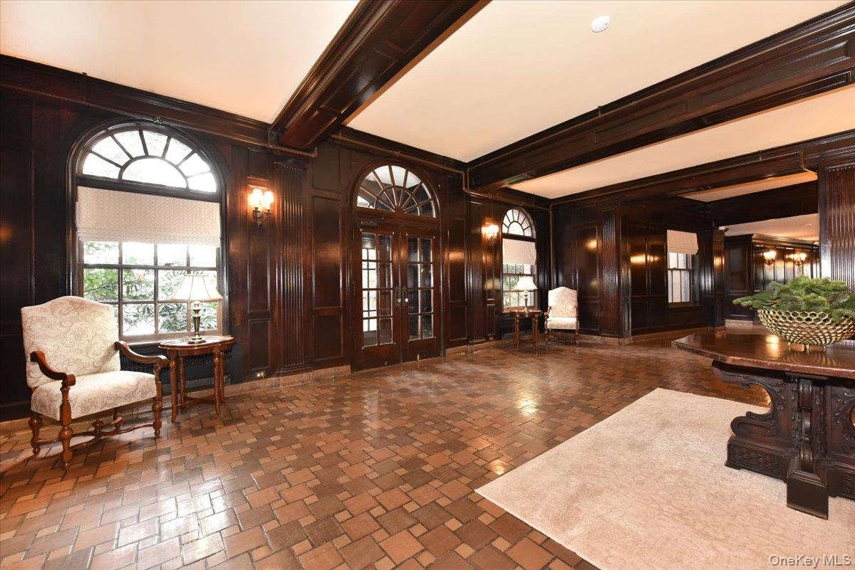 8 BARSTOW Road # 7-E, Great Neck, NY 11021