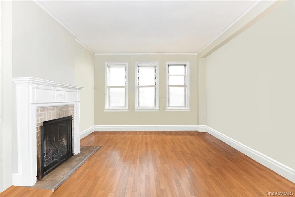 8 BARSTOW Road # 7-E, Great Neck, NY 11021