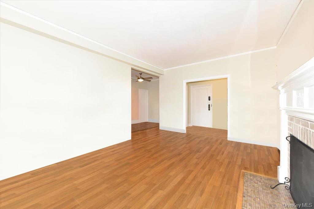 8 BARSTOW Road # 7-E, Great Neck, NY 11021