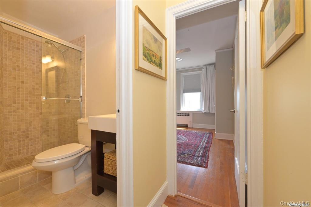 8 BARSTOW Road # 7-E, Great Neck, NY 11021