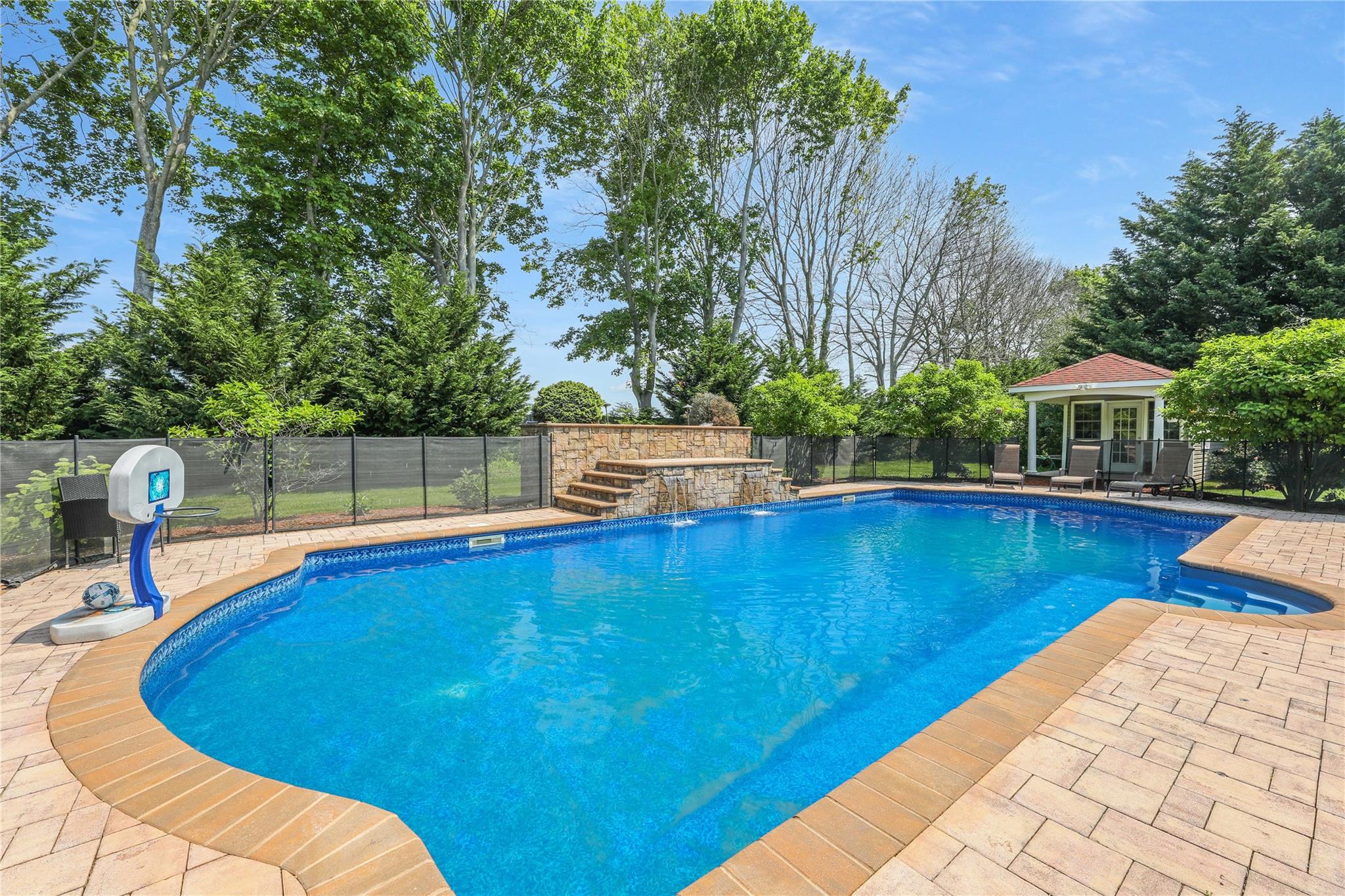 11 Dogwood Lane, East Moriches, NY 11940