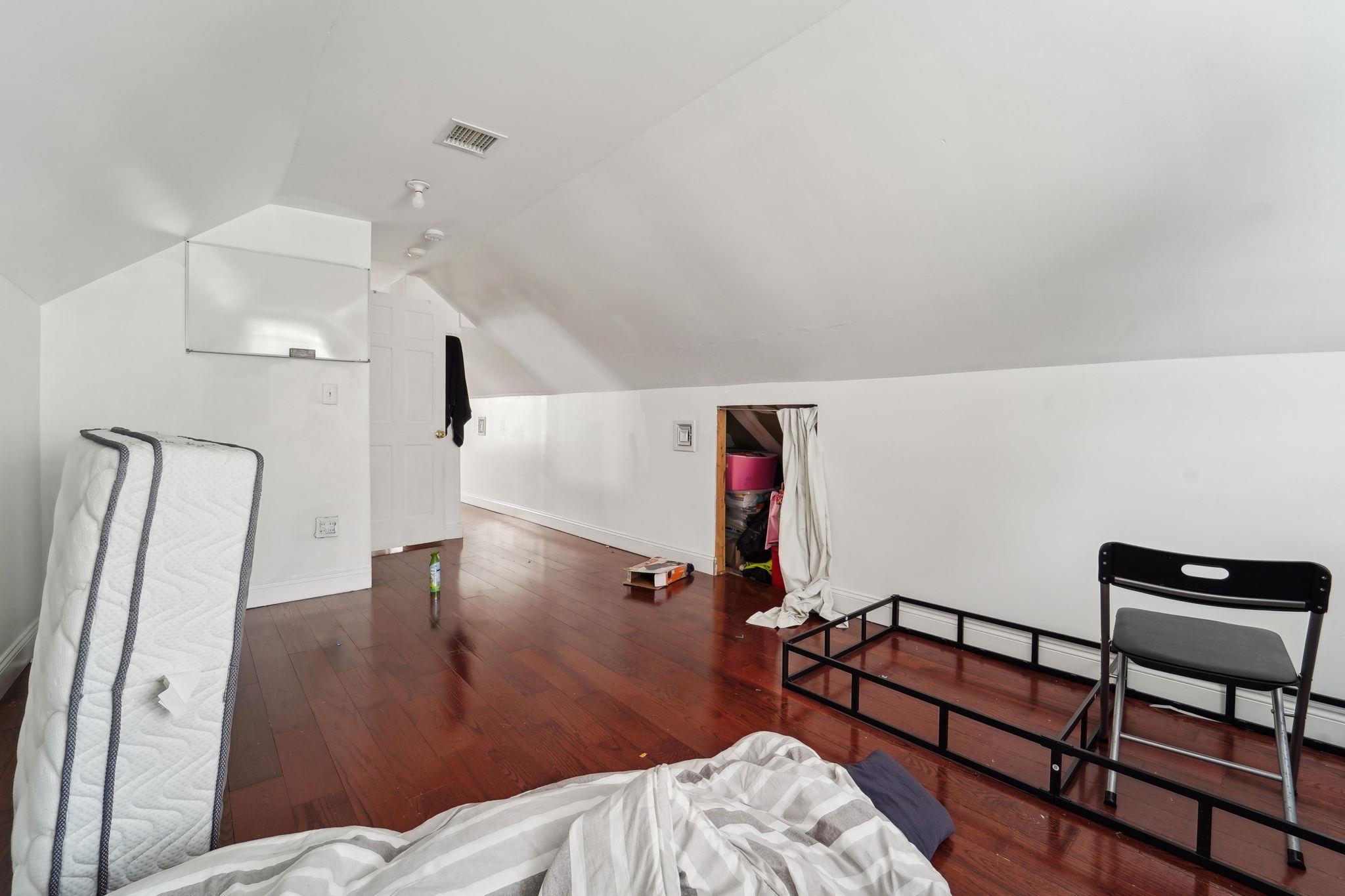 17 Manitou Trail, White Plains, NY 10603